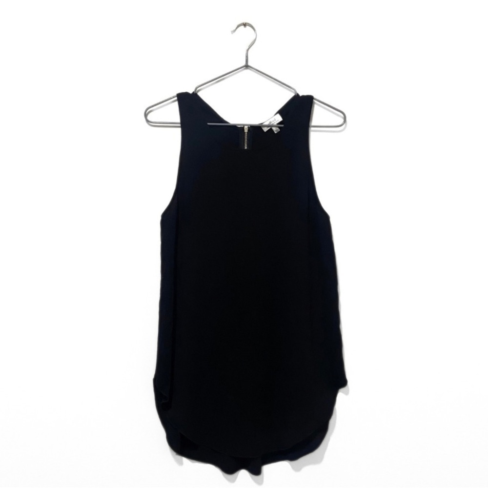 Wilfred | Aritzia Black Flowy Classic Racerback Tank Top Size Small
